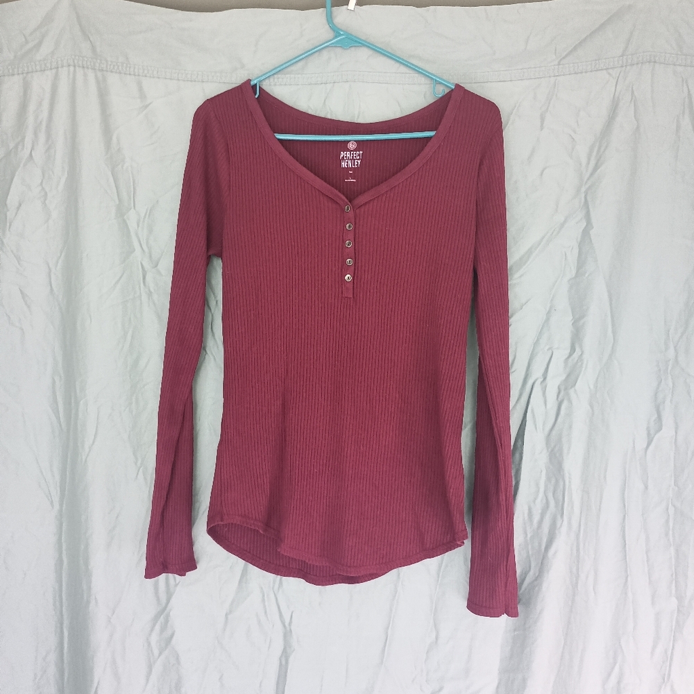 🎉 4 Items/$15 🎉 Maroon Ribbed Long-Sleeve Henley Top